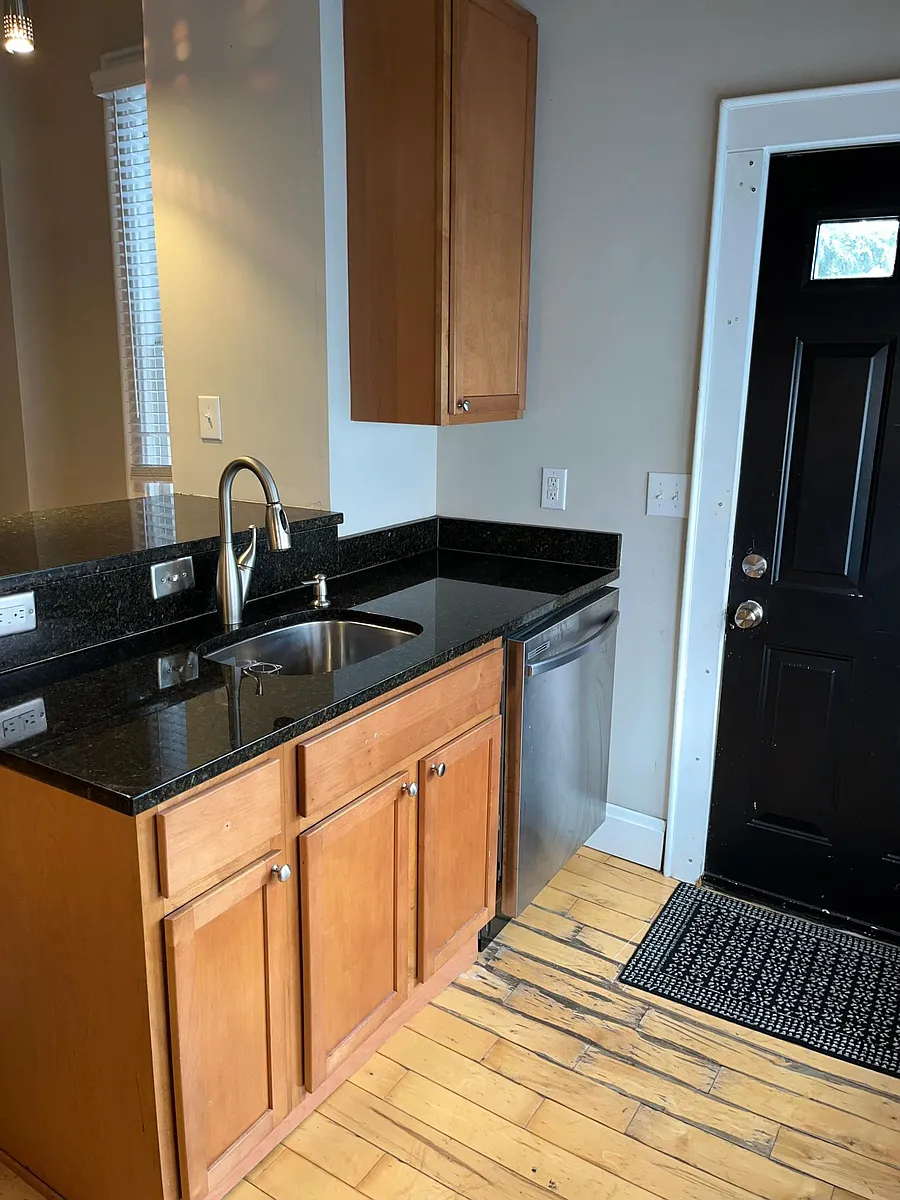 Building Photo - 57 Smith Pl #2