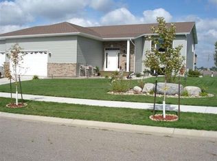 1126 Stewart Dr, Aberdeen, SD 57401
