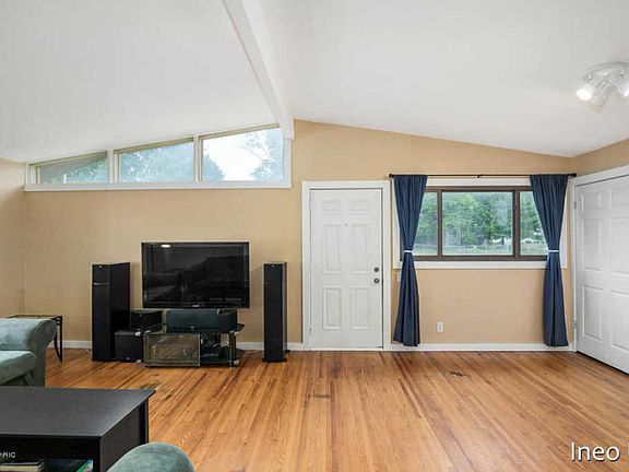 4th image of 4069 Northgate Dr NE