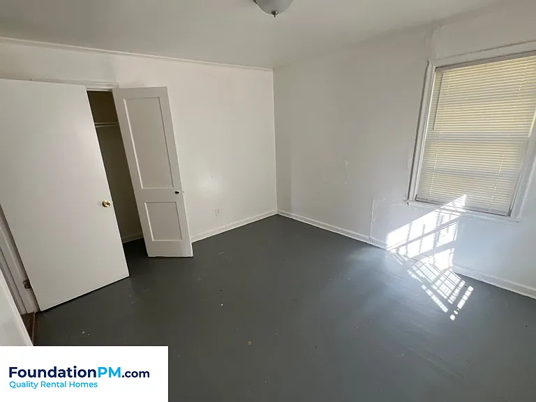2320 E Warren St — Photo 9