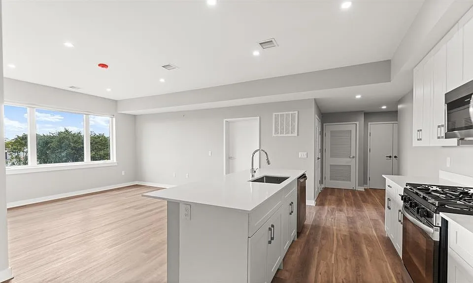 475 Communipaw Ave #504