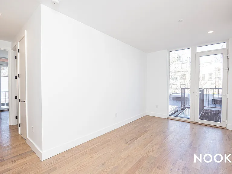 230 N 7th St #212 — Photo 4