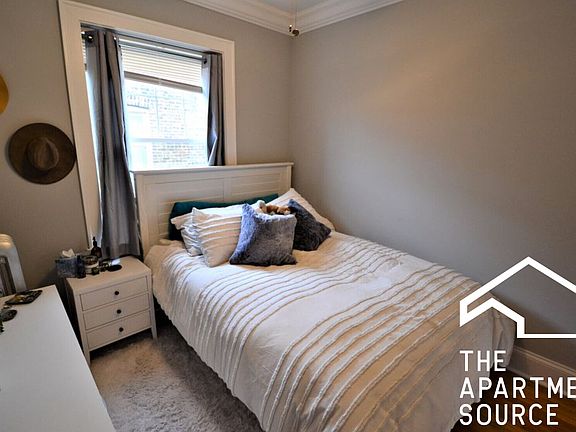 4th image of 4406 N Rockwell St #1