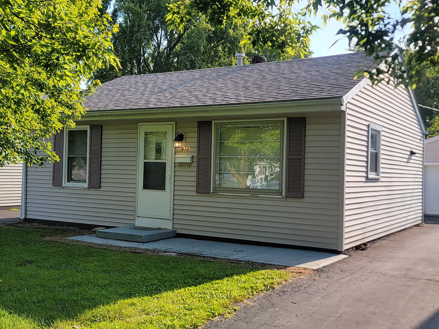 2 bed, 600 sqft, $1,000 — Photo 1