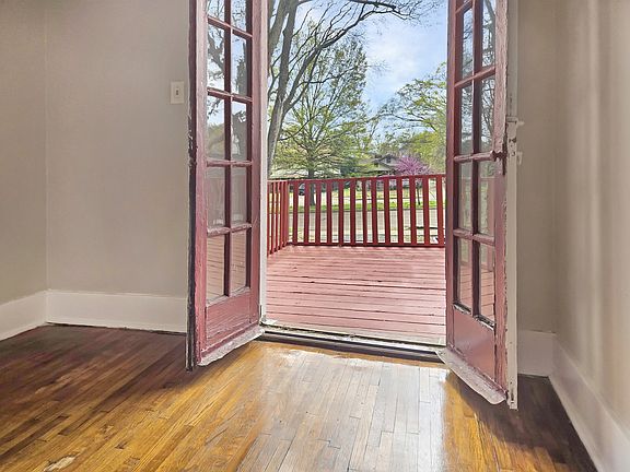 4th image of 1534 N Pkwy #2