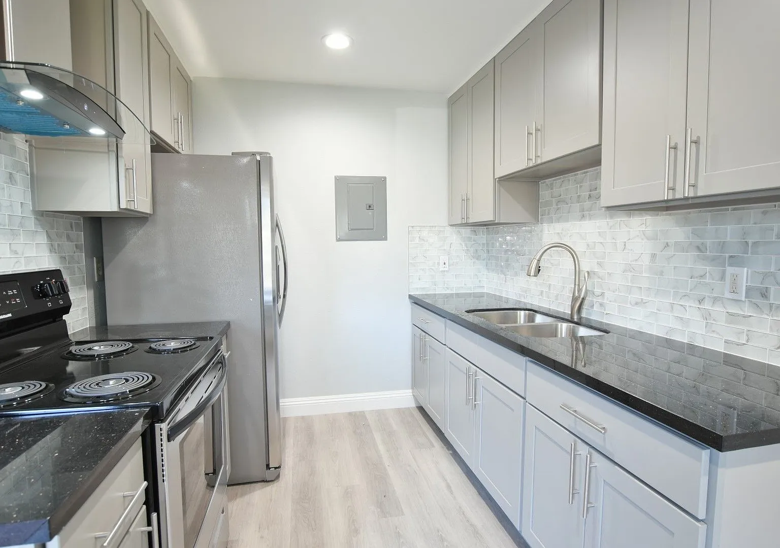 Hamilton Plaza Apartments — Photo 3