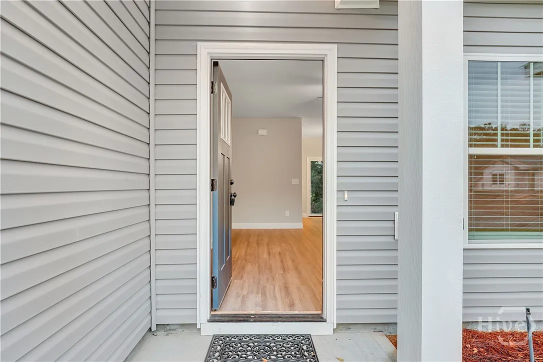 3 bed, 2.0 bath, 1298 sqft, $1,700 — Photo 3