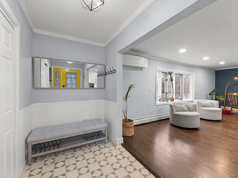 20 W Brown St — Photo 2