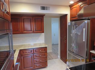 320 N Civic Dr APT 305, Walnut Creek, CA 94596