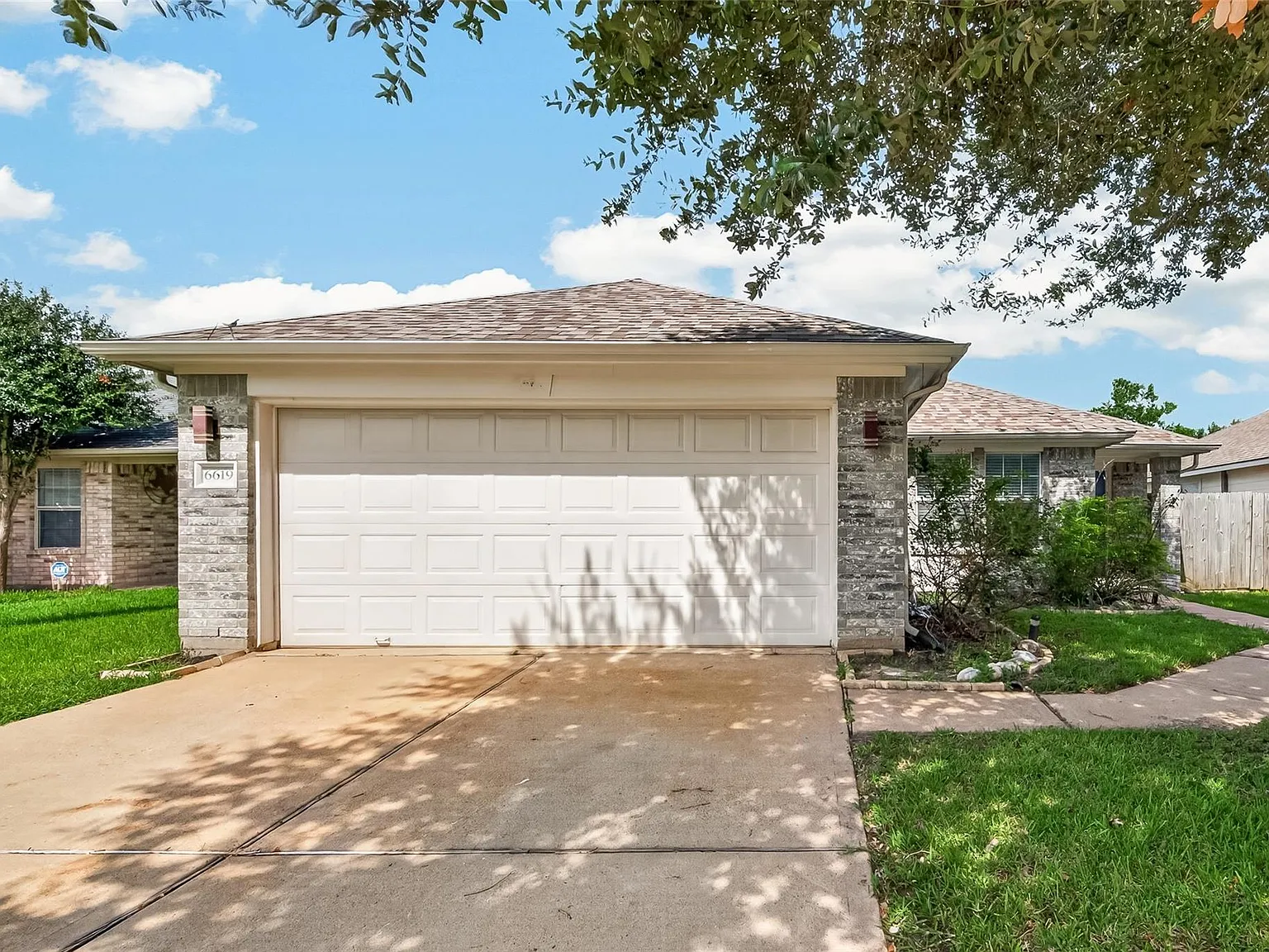 3 bed, 2.0 bath, 1468 sqft, $1,900 — Photo 2