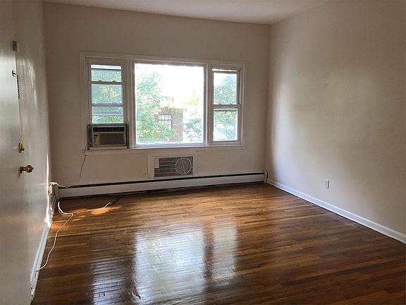 2nd image of 15 Smith St APT B1
