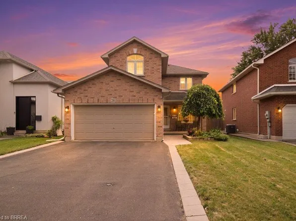 28 Lake St, Grimsby, ON L3M 2G7