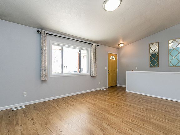 3rd image of 3614 Centennial Cir