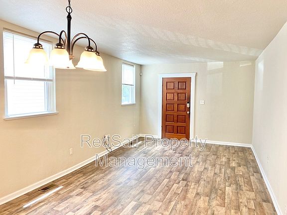 4th image of 2622 Ballentine Blvd