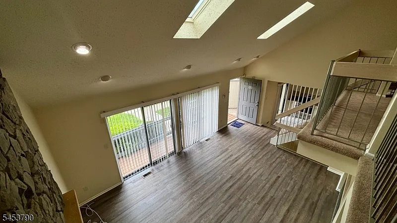 2 bed, 2.5 bath, 1575 sqft, $2,900 — Photo 3