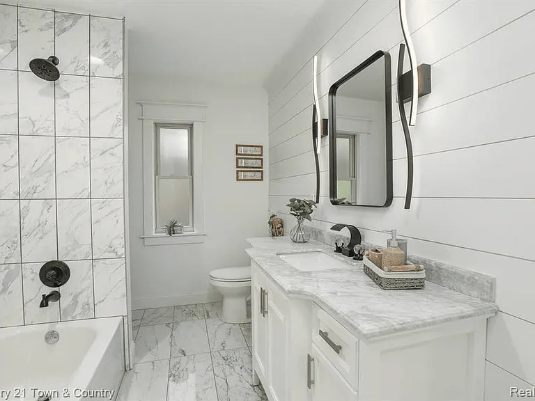 28588 Pierce St — Photo 7