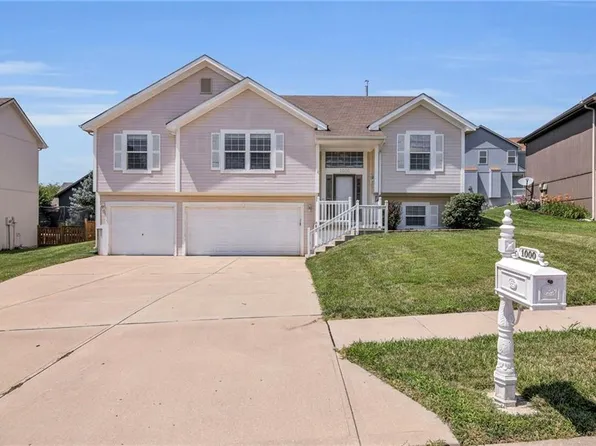 1000 Sumac Dr, Liberty, MO 64068