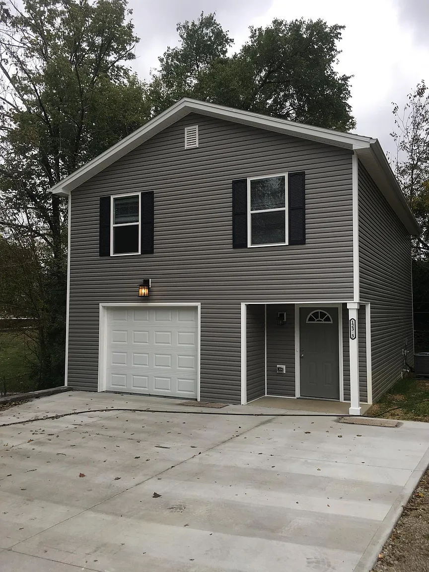123 Winding Way photo 1