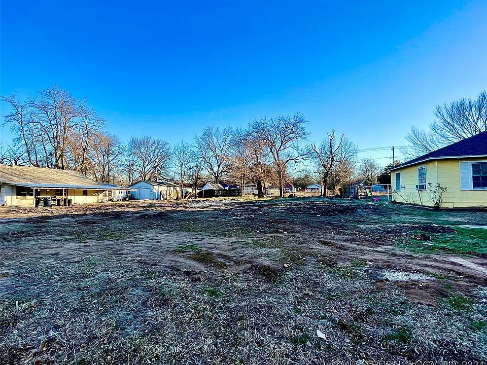 2nd image of 815 W 12th St