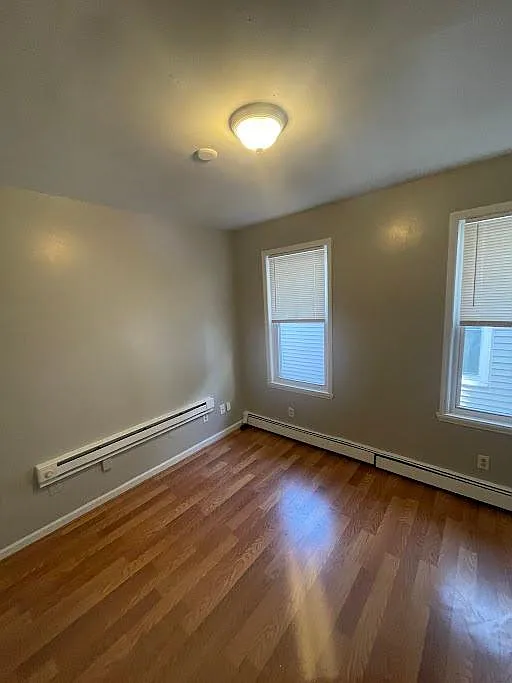 5 bed, 1475 sqft, $2,400 — Photo 3