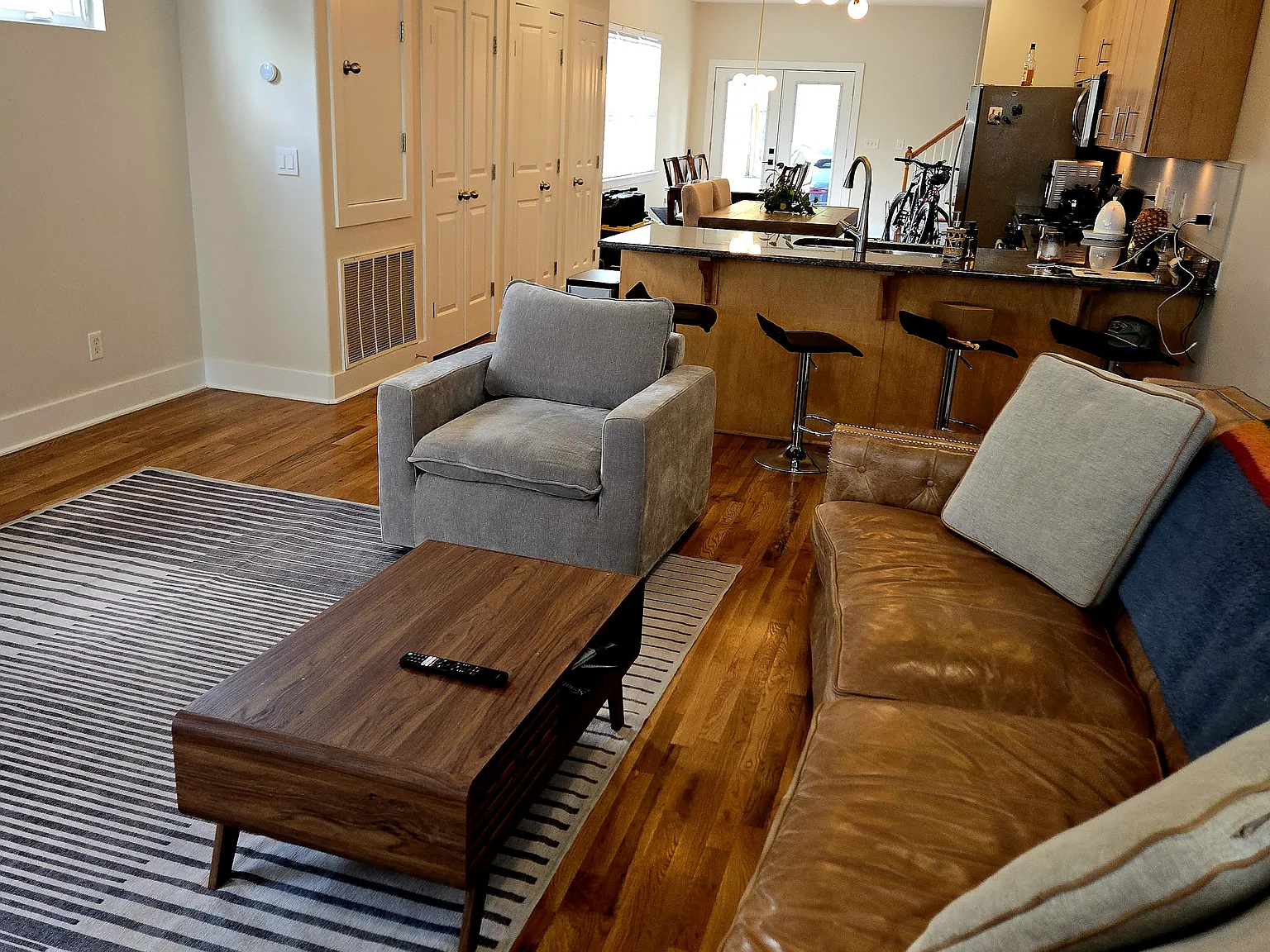 3 bed, 2.5 bath, 1800 sqft, $4,500 — Photo 4