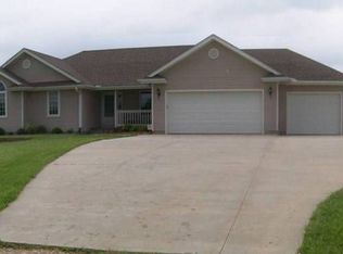 5438 NW 35th St, Topeka, KS 66618