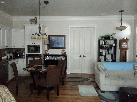 Suite, Full kitchen