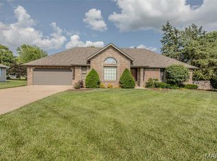 1620 Indian Creek Dr, Lebanon, MO 65536