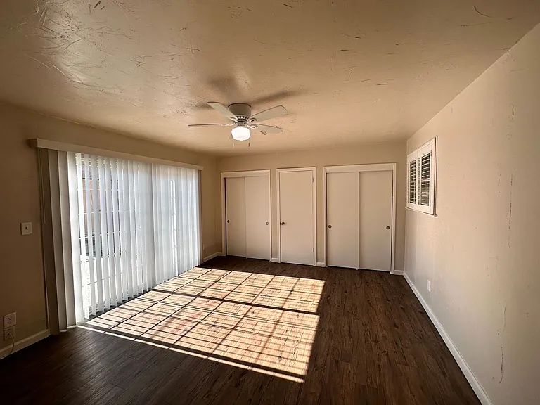 4735 N Thorne Ave — Photo 3
