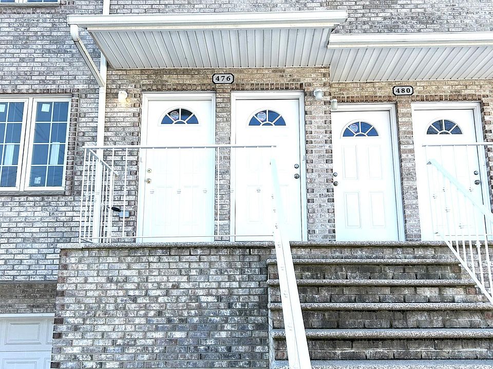 1st image of 476 Thornycroft Ave