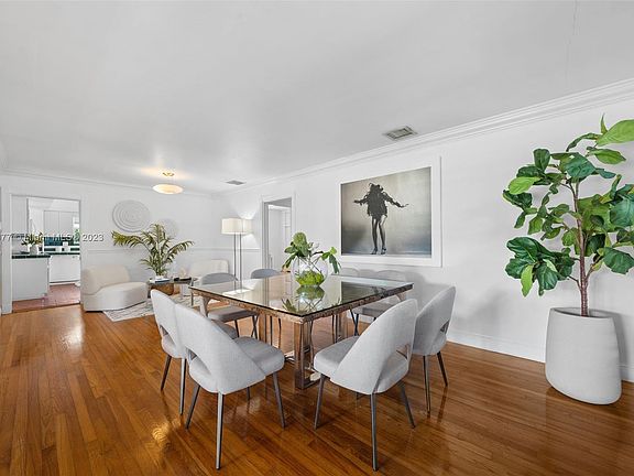 4th image of 521 Gerona Ave