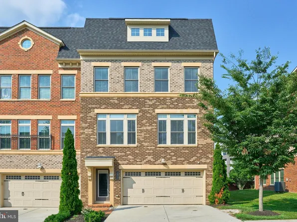 2358 Chadlington Rd, Falls Church, VA 22043