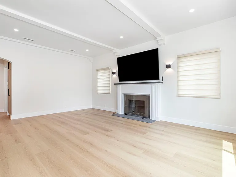 2225 Scott Rd — Photo 4