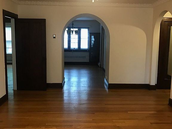 2nd image of 3237 N Oakland Ave APT 3