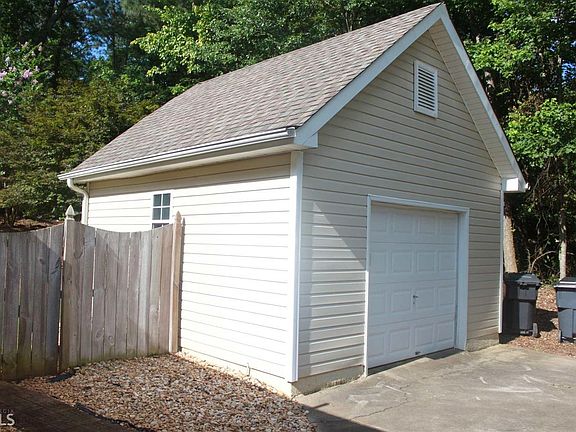 2nd image of 541 Redwood Cir