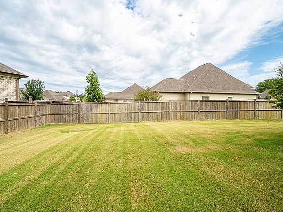 3rd image of 107 Pin Oak Dr
