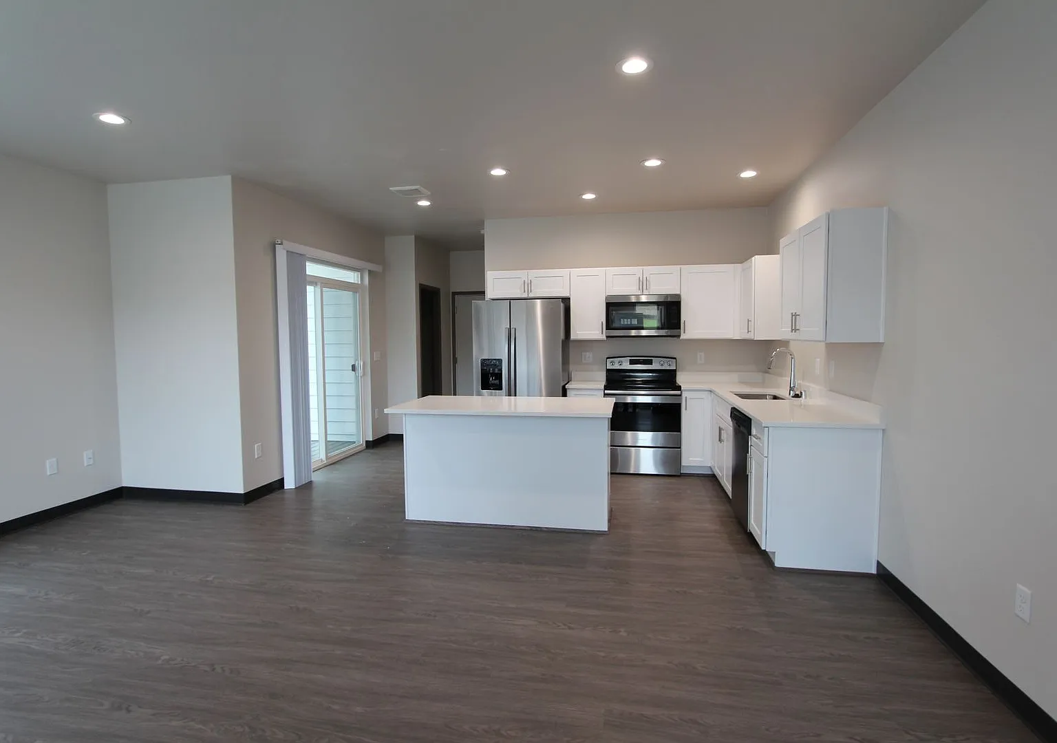 Modern design 3-bed, 2.5-bath duplex available now — Photo 1