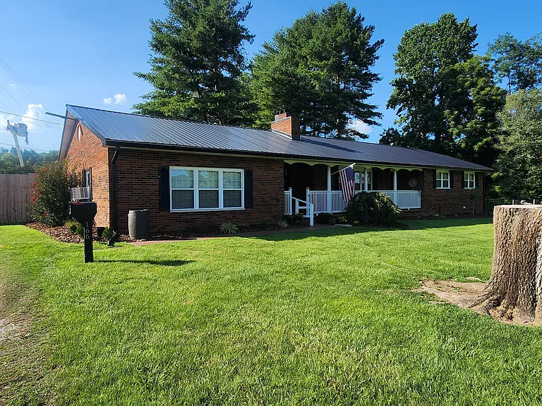 166 Brookview Dr — Photo 4