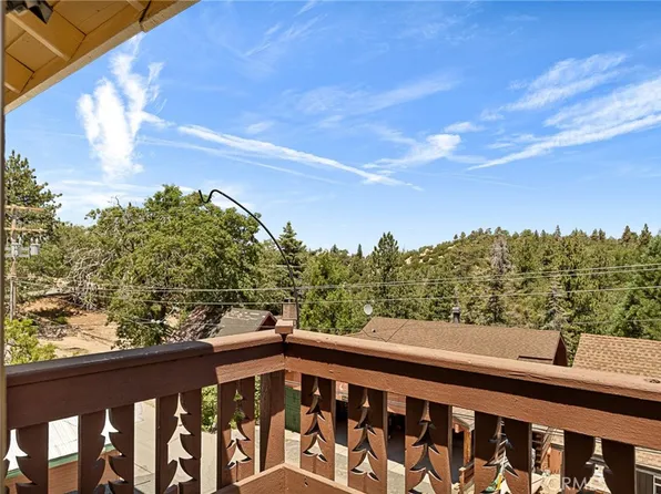 32991 Canyon Dr, Green Valley Lake, CA 92341