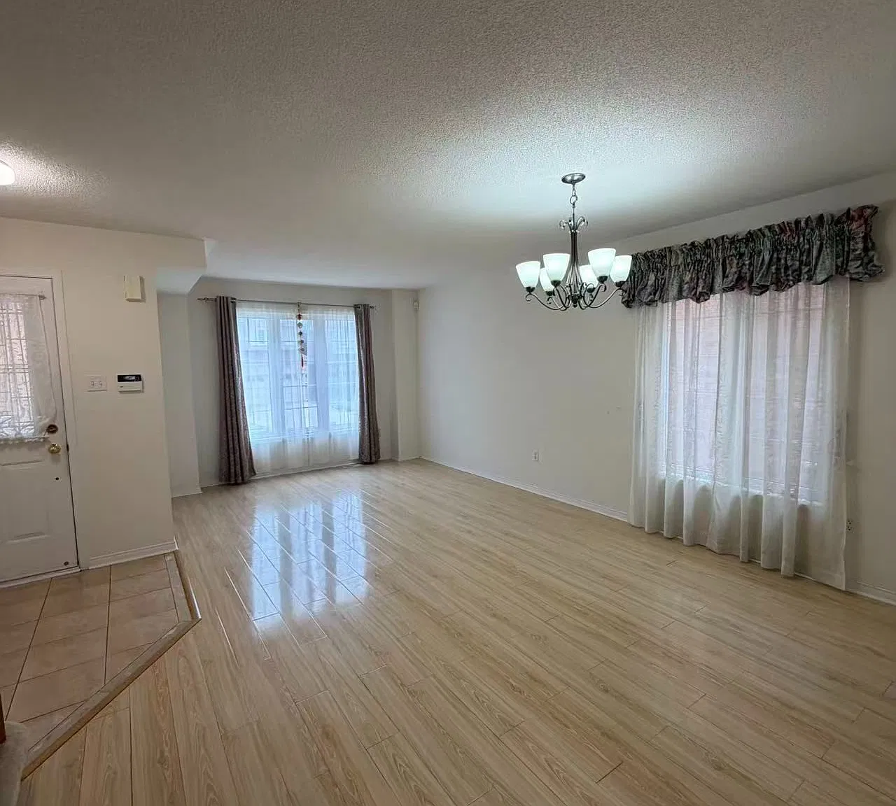 4 bed, $3,300 — Photo 2