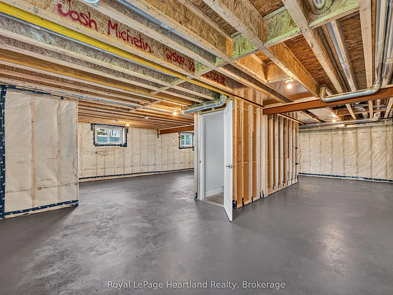 27 Silver Creek Rd — Photo 38