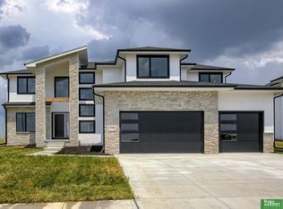 21126 Arlington St, Elkhorn, NE 68022