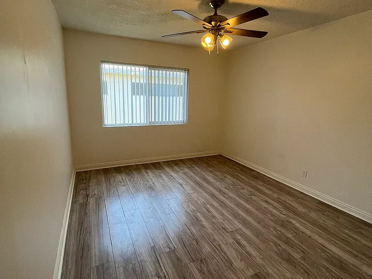 14612 Wyandotte St #9 — Photo 10