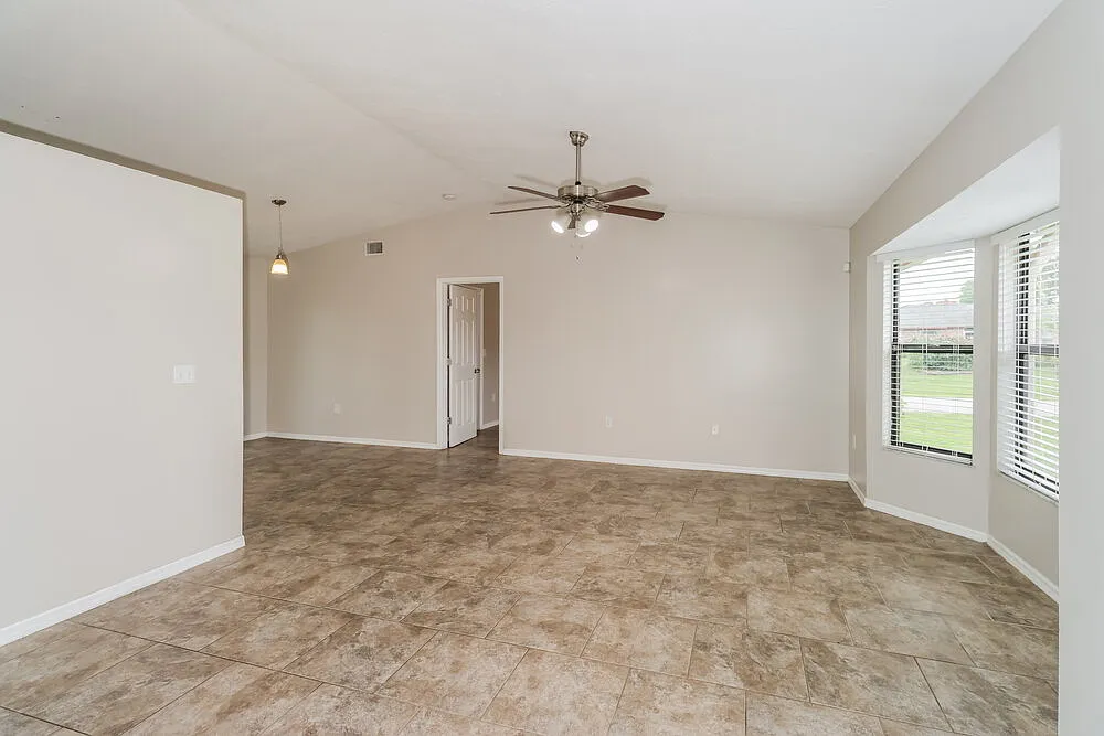 4 bed, 2.0 bath, 1686 sqft, $1,710 — Photo 3
