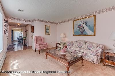 4th image of 8 Alton Ct