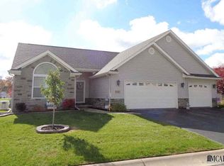 2146 Fountain Cir, Lambertville, MI 48144