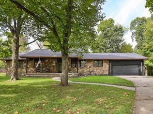 5387 S Woodcliffe Dr, Springfield, MO 65804