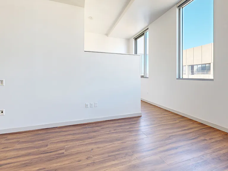 3033 Wilshire — Photo 73