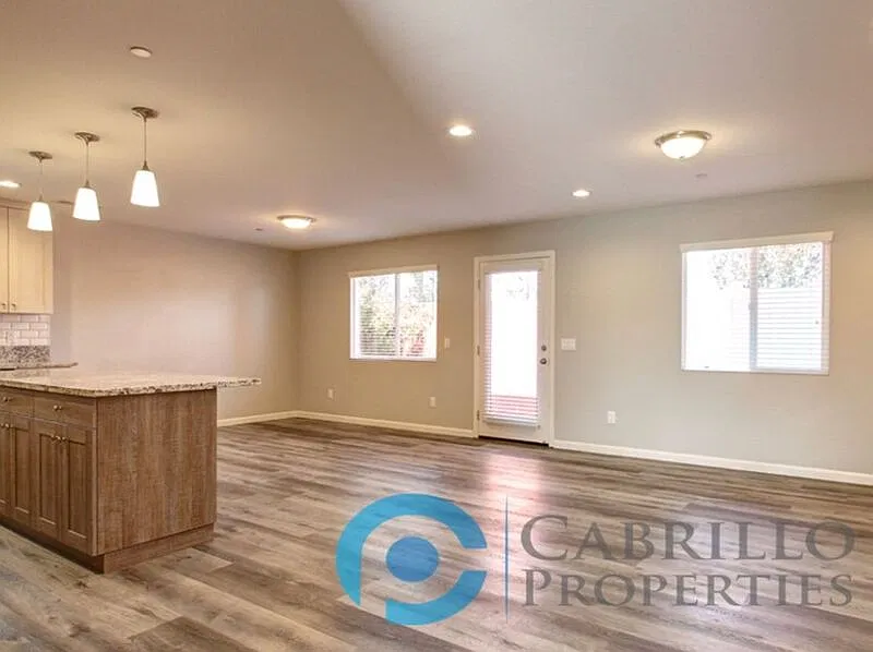 3 bed, 2.0 bath, 1522 sqft, $4,000 — Photo 3