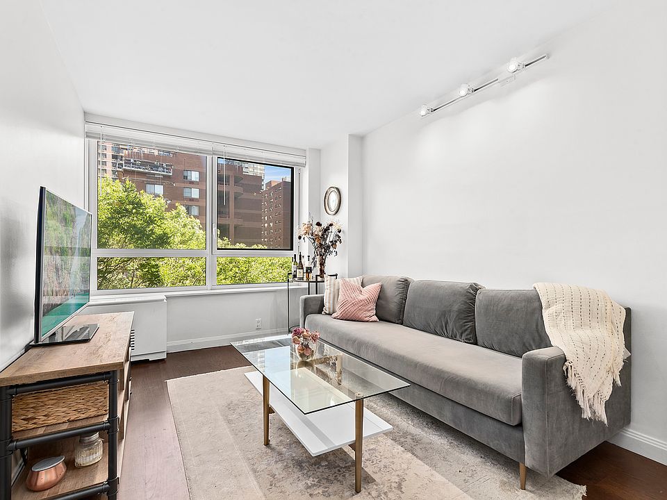 1st image of 200 E 94th St APT 505